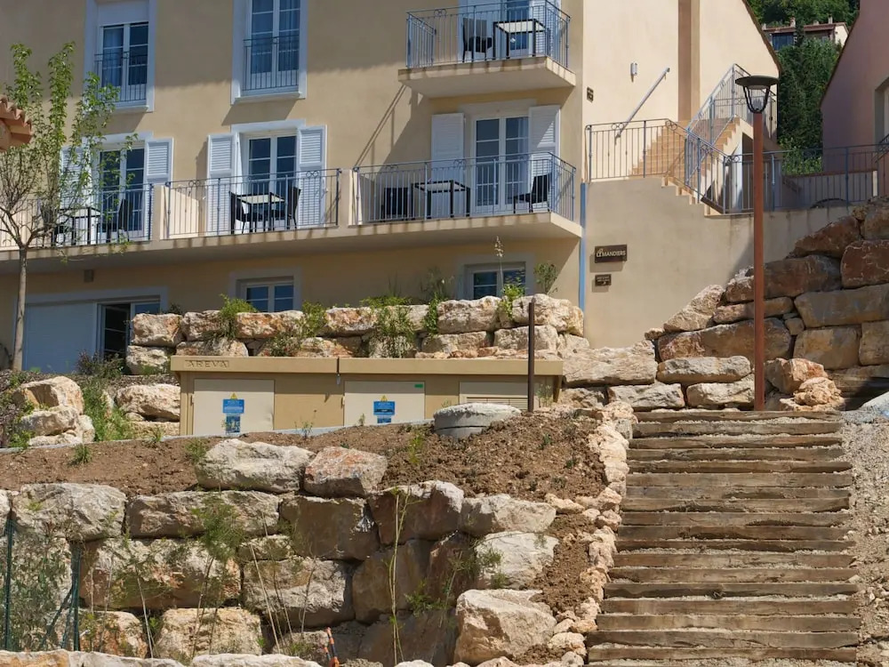 Neat Apartment With Dishwasher, in the Middle of Provence