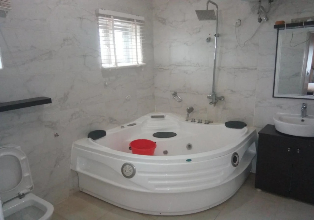 Orchid Suite & Apartment