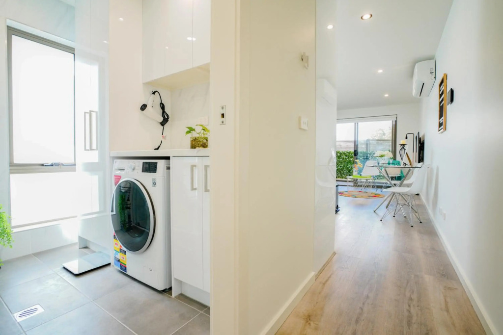 U101 Brunswick Living First Floor Balcony Close to APT and CBD Free Wifi Tram at Doorstep