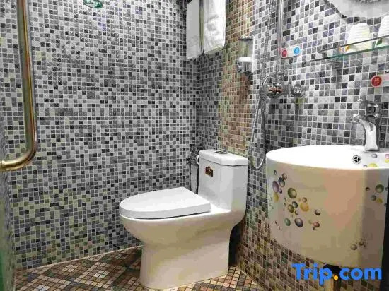 Jitai Chain Hotel (Shanghai Huashan Hospital Gucun Park Subway Station)