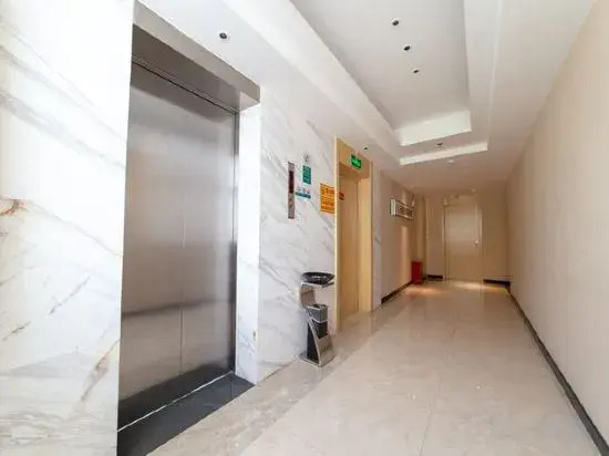 Season flower HOTEL (Yulin Hongjin Mall Branch)