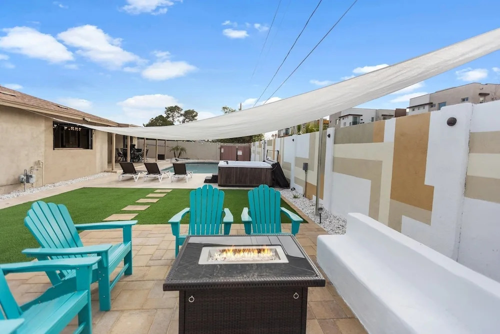 OldTown Lux 4BR/3BA HeatedPool+HotTub+GameRoom/14 by RedAwning