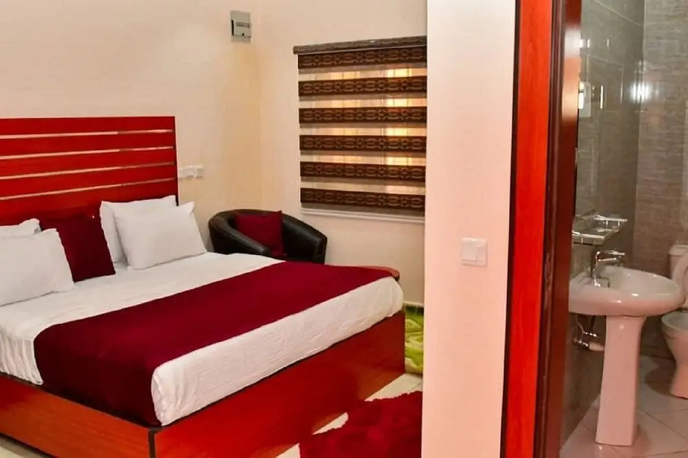 Alim Royal Hotel and Suites