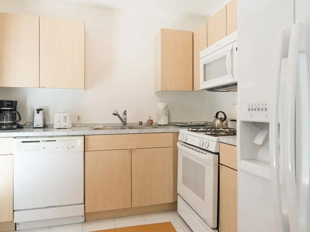 1BR Condo Steps to N Palm Canyon Dr by RedAwning