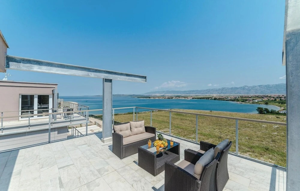 Amazing Home in Povljana With Wifi and 3 Bedrooms