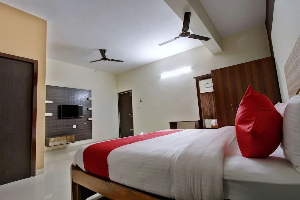 Oyo 44203 Sri Manis Residency