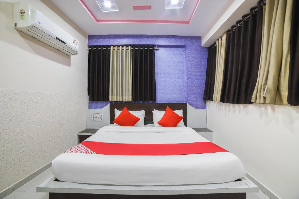 OYO 70175 Hotel Green Palace