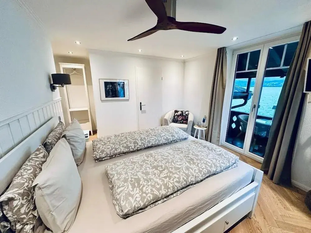 Boutique Hotel & Restaurant Niesenblick - Lakefront rooms with balcony on Lake Thun - SELF CHECK IN & digitale Reception