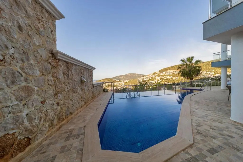 Gorgeous Sea View Flat With Pool in Antalya Kalkan