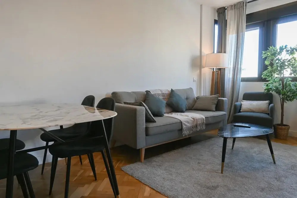 M Sil27 Bonito Apartamento de dos Dormitorios a