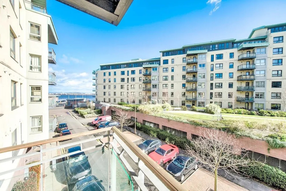 Delightful Two Bed Apartment At The Shore