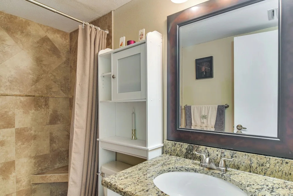Pool Access! Extended Base 2 Mi to St Pete Beach