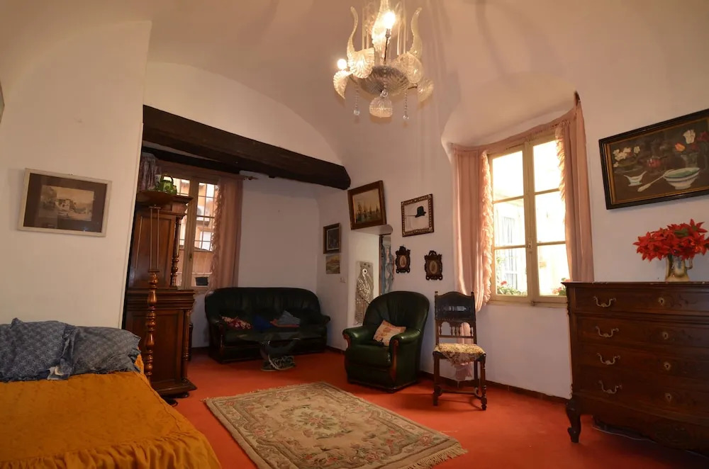Period apartment 5 period in Old Nice near tramway
