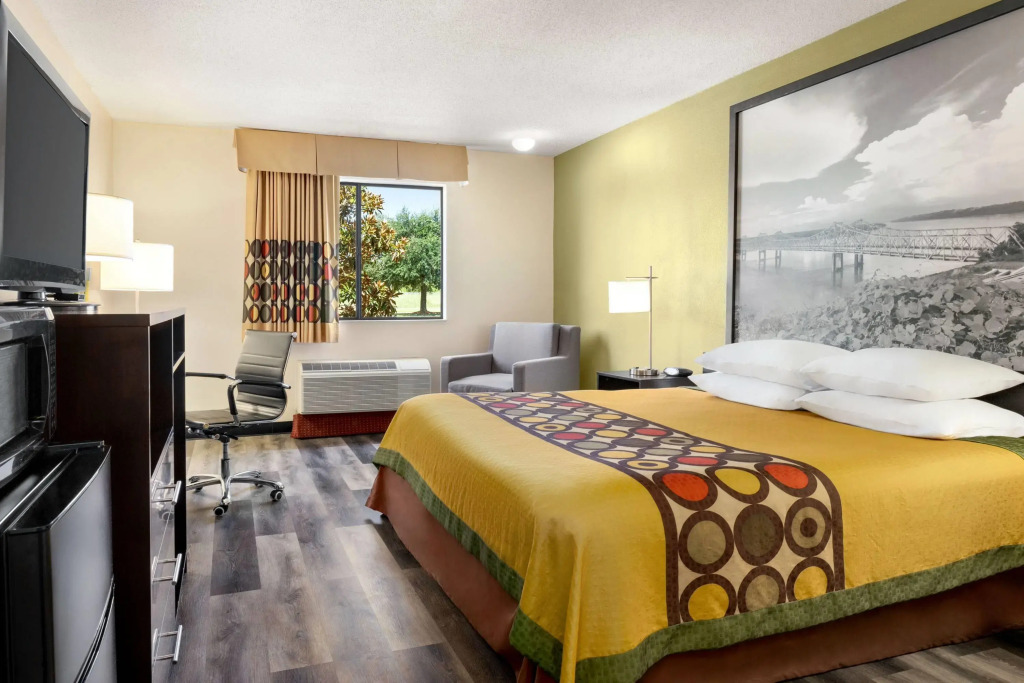 Super 8 by Wyndham Clinton