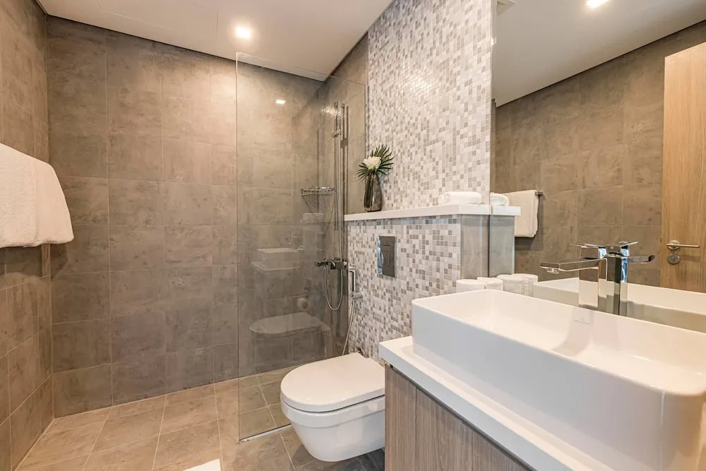 Brand New, Stylish 2br and M, Amazing Marina Views