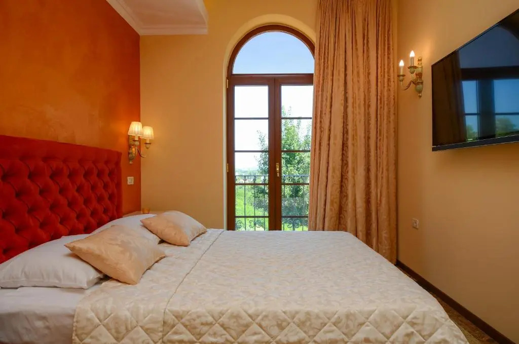 Bella & Stella rooms