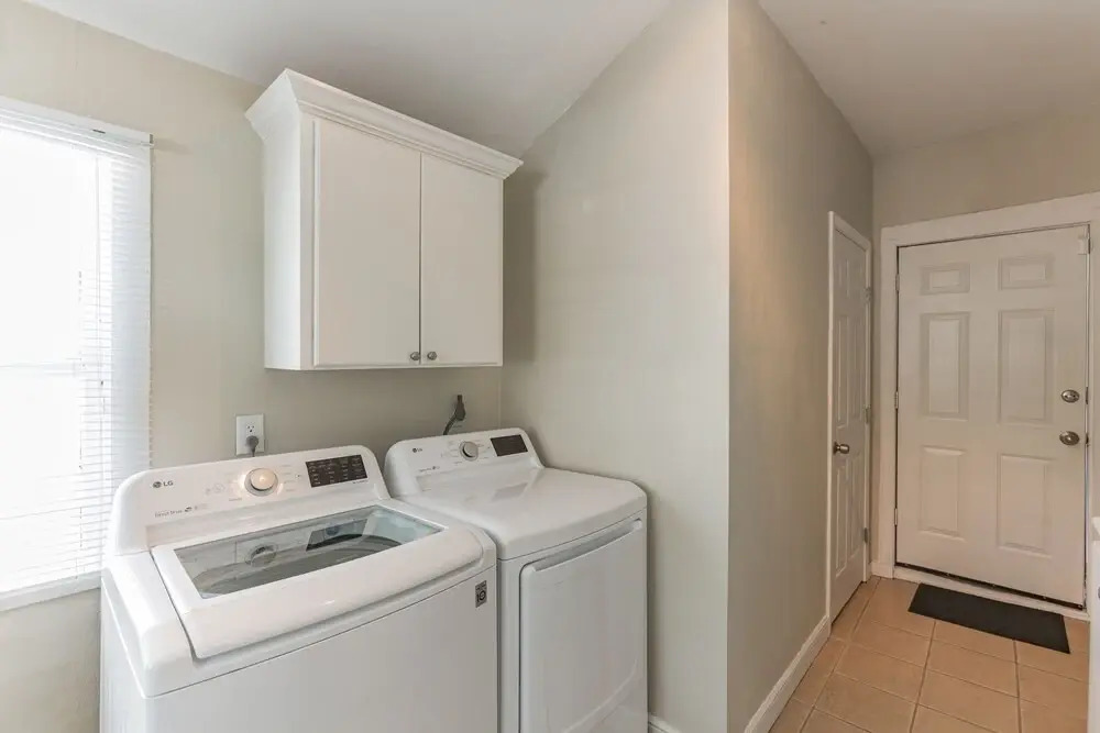 Fuller House Just 3 Blocks To Beach 3 Bedroom Home by Redawning