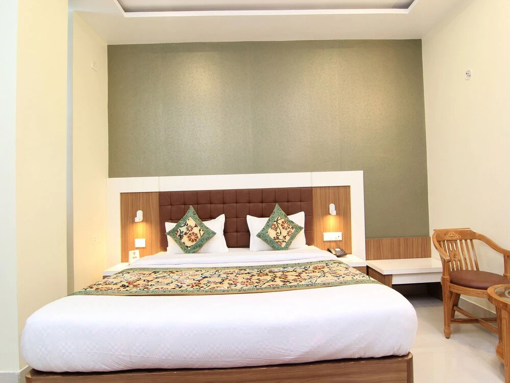 OYO 14570 Hotel Sona Plaza