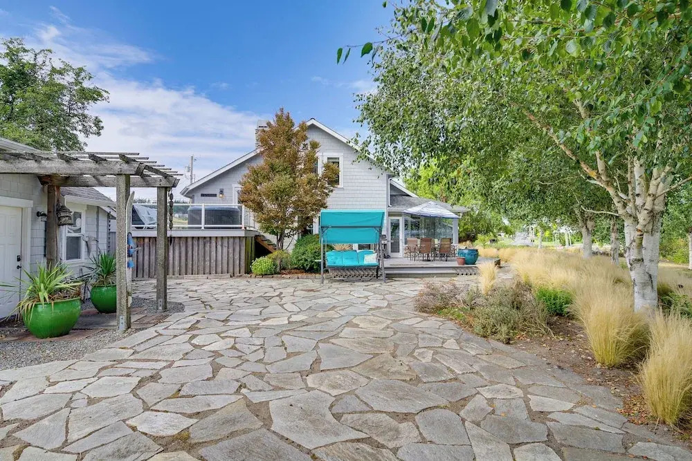 Steps to Beach: Home w/ Hot Tub in Oak Harbor!