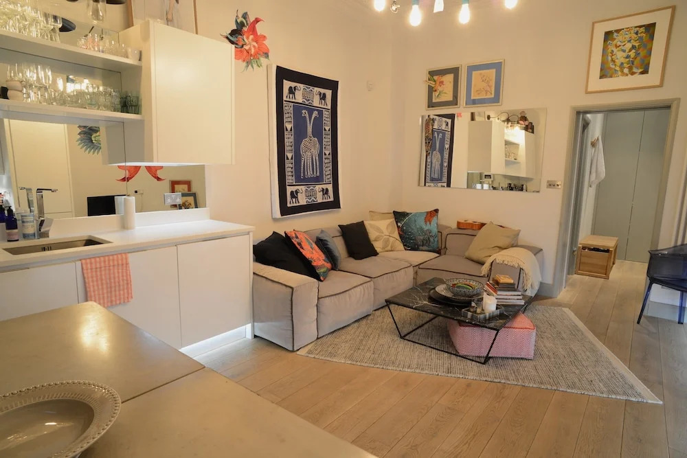 1 Bedroom Flat Near Royal Oak Station