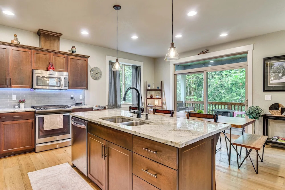 Walk to Park & Creekside Trails! Modern Sandy Home