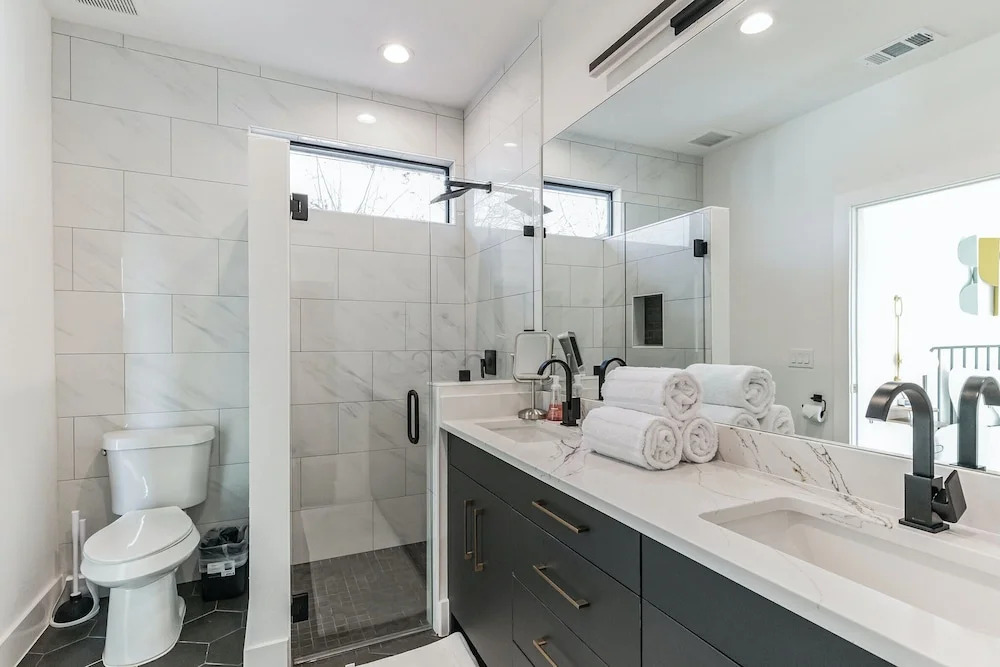 Chic Austin Getaway Brand New w/ Rooftop Patio!