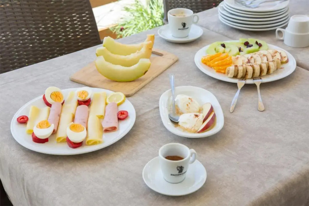 Menes Hotel