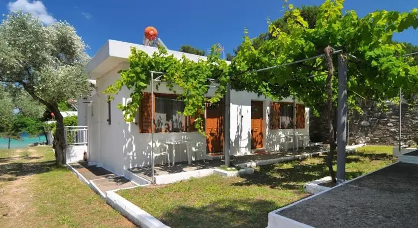 Loutrou Bungalows