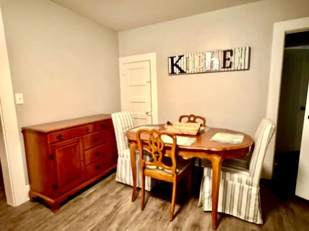 Historic Home in Downtown Greer Shop,eat & Sleep
