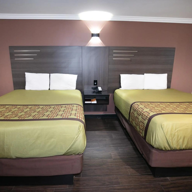 Rodeway Inn & Suites Bellflower