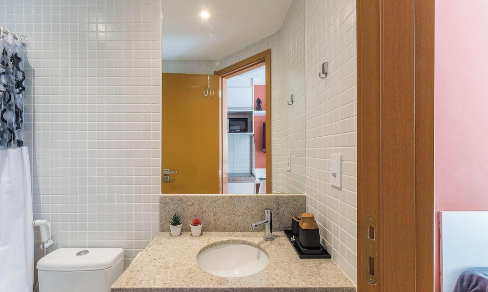 Condo. w/ Pool and Gym 70 m From the Beach - SMA