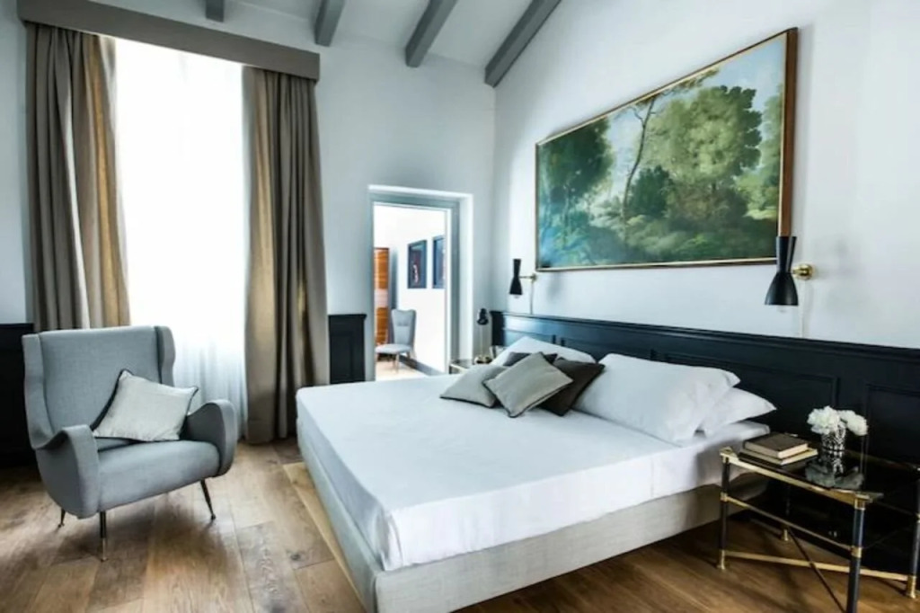 Soprarno Suites