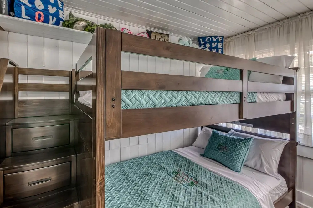 The Cotton Candy Beach House 3 Bedroom Cottage by Redawning