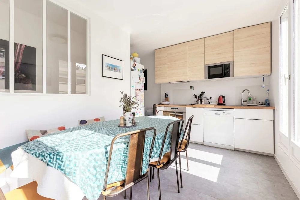 Warm and Homely Duplex Near Montmartre, Fits 5