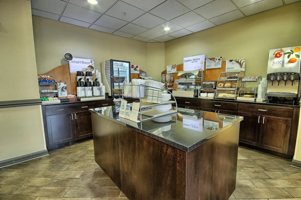 Holiday Inn Express Hotel & Suites Grove City by IHG