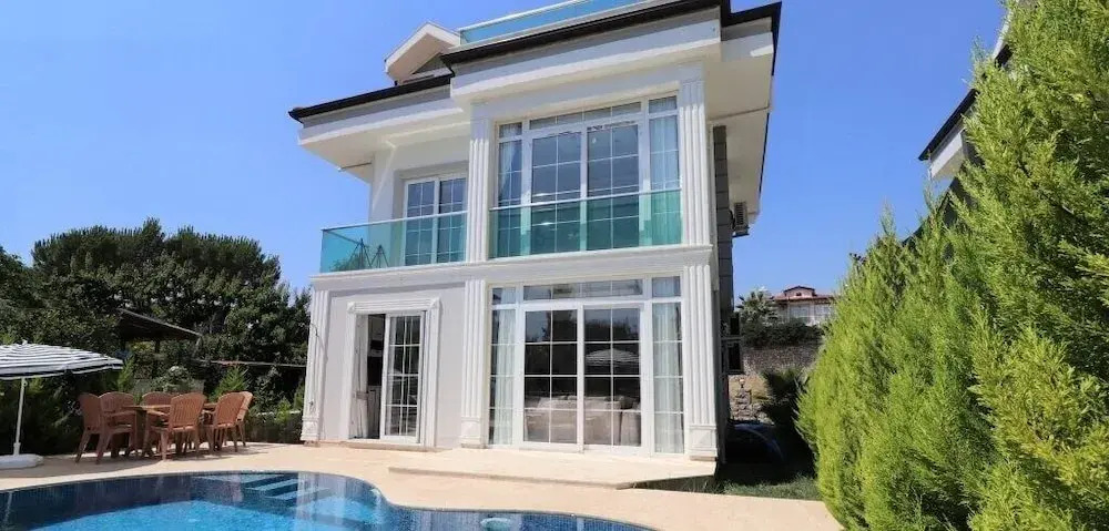 Villa AKD1  by JoyLettings