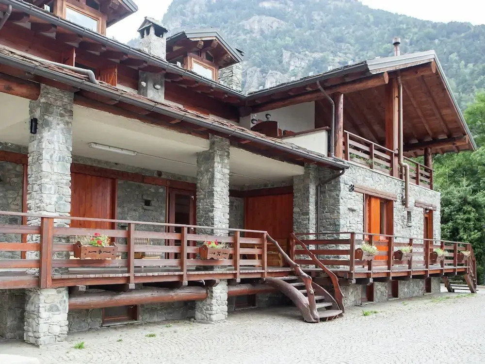 Spacious Apartment in Antey-Saint-André near Ski Lift