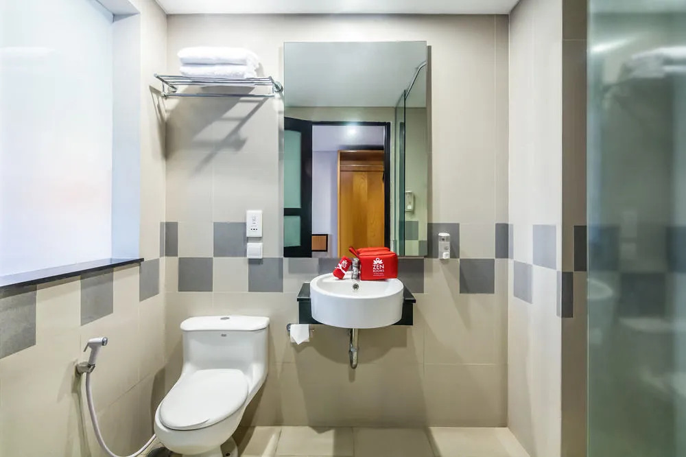 ZenRooms Kuta Poppies Lane