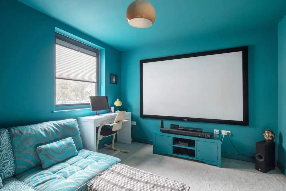 Stylish 2 Bedroom Apartment With Views of the River Lea