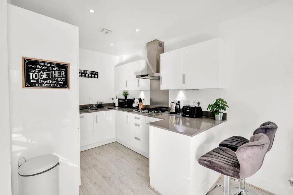Foxherne 6 Bdrm, 3BA Hse -17