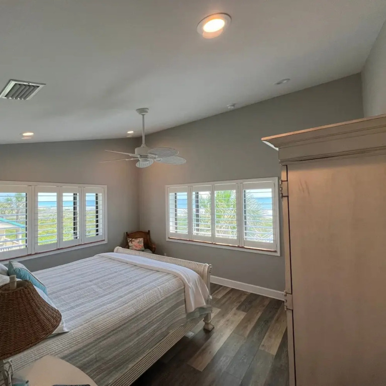 Oceanfront Serenity at Stylish Sea Haven 212