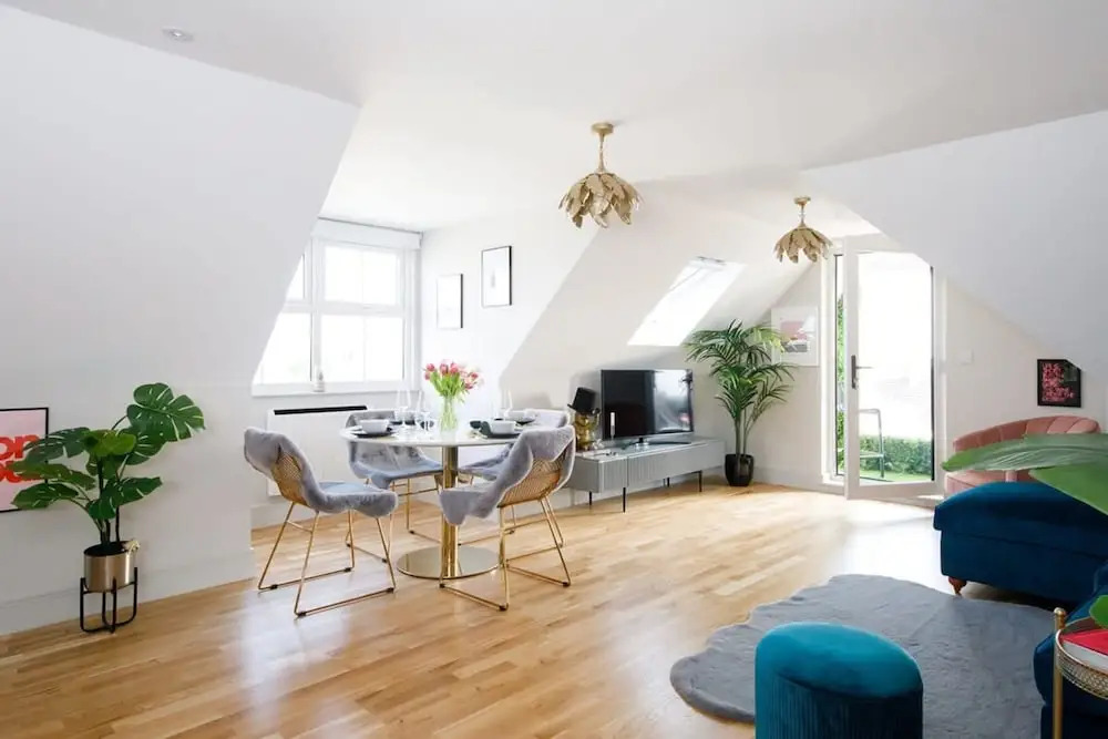 Luxury Penthouse Super King Bed 5 min to Beach
