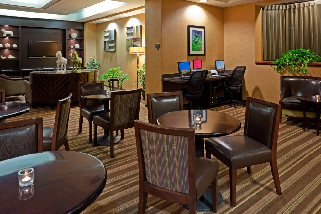 Armoni Inn & Suites