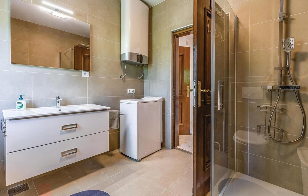 Awesome Home in Premantura With Wifi and 5 Bedrooms