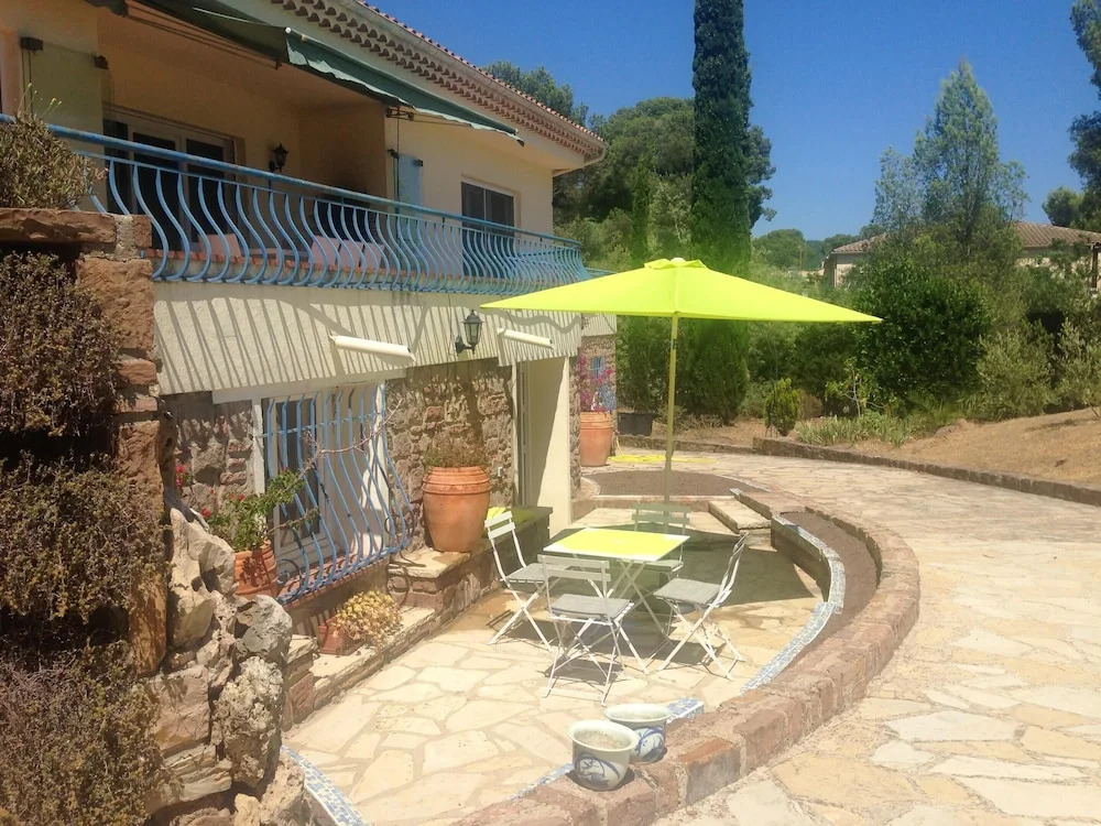 Apartment With one Bedroom in Saint-raphaël, With Pool Access and Wifi