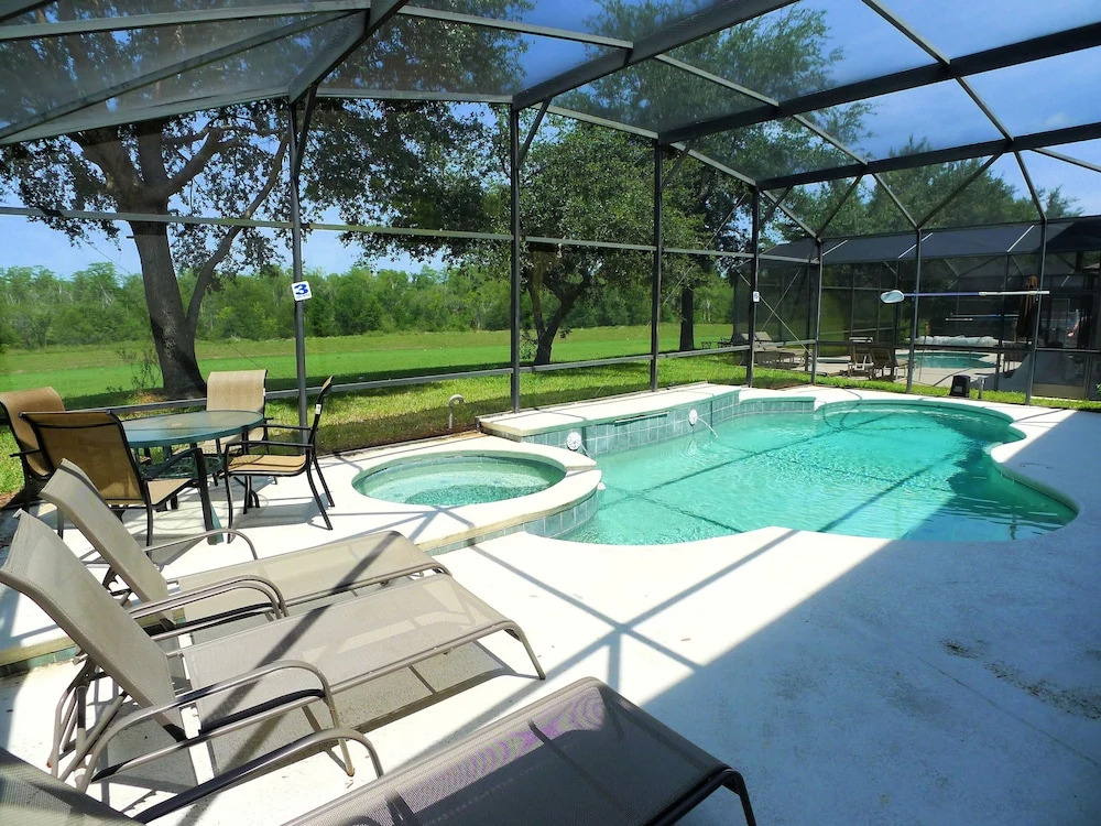 4 Bed Pool Home 253