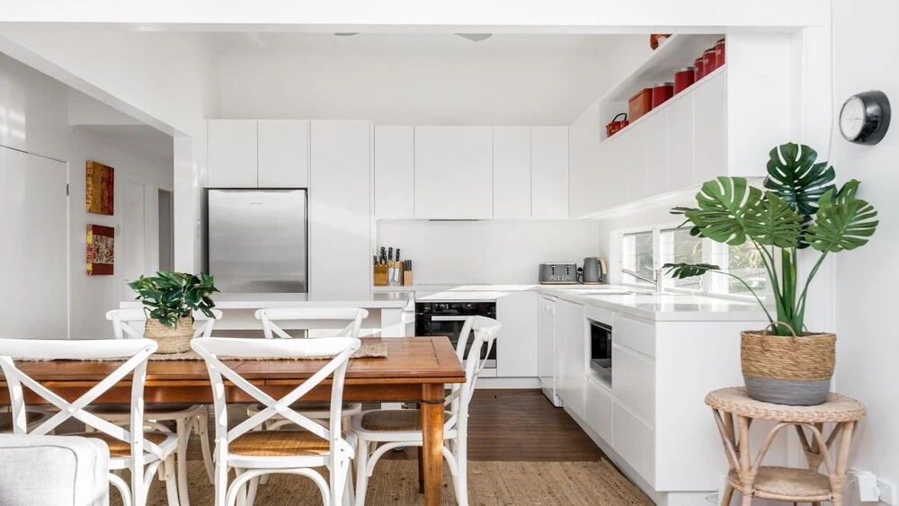 Alkira - Boutique cottage - Walk to Clarkes Beach