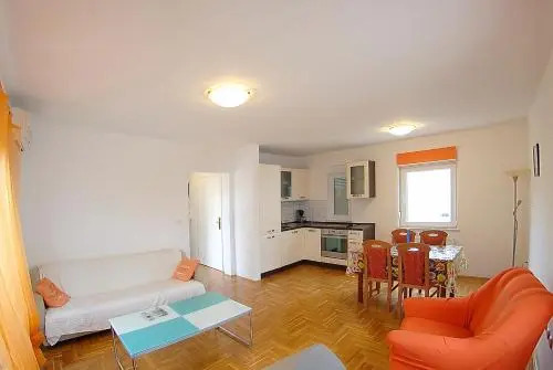 Burle Apartment with FREE private parking