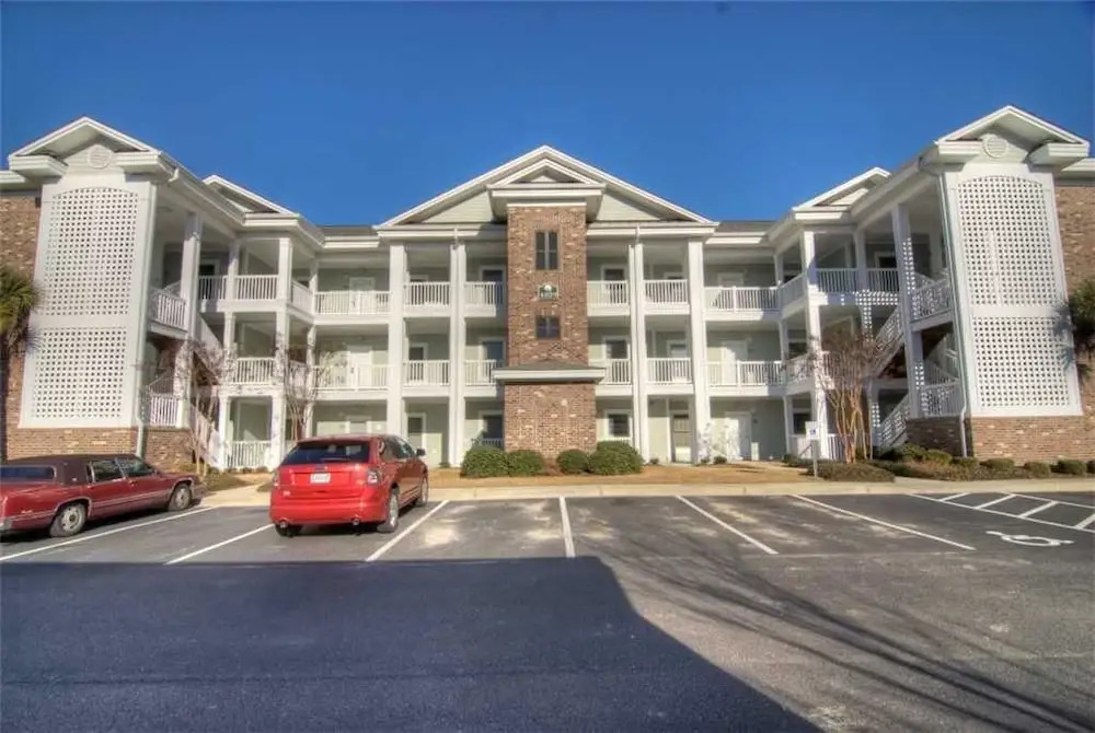 Magnolia Pointe 305-4889 Condo