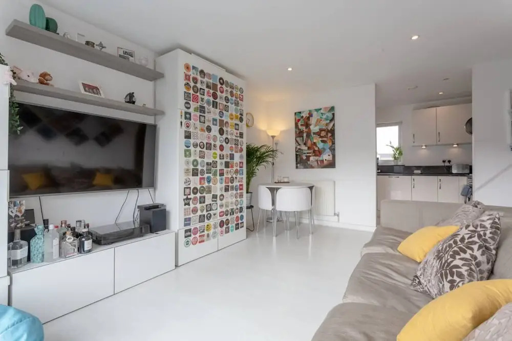 Modern and Bright 2 Bedroom Flat Near Burgess Park in Peckham